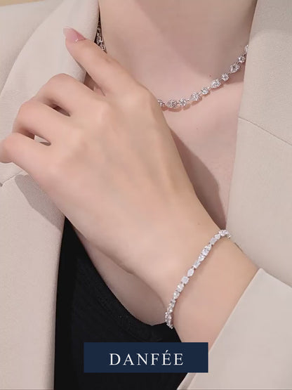 Pear & Round Lab-Grown Diamond Tennis Necklace in 18K Gold & PT950 Platinum | 21 Carat | D–E (Colourless), VS (Very Slightly Included)