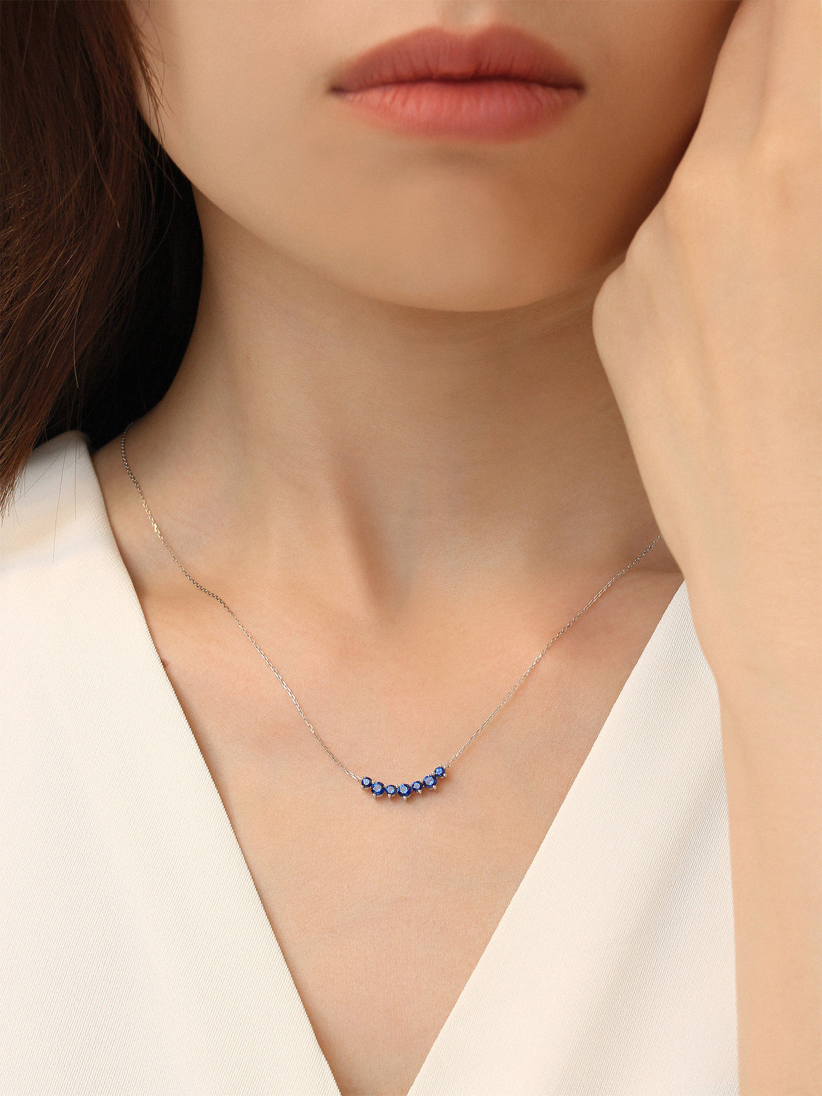DANFÉE 0.5 carat Vivid Blue sapphire necklace on model, close-up